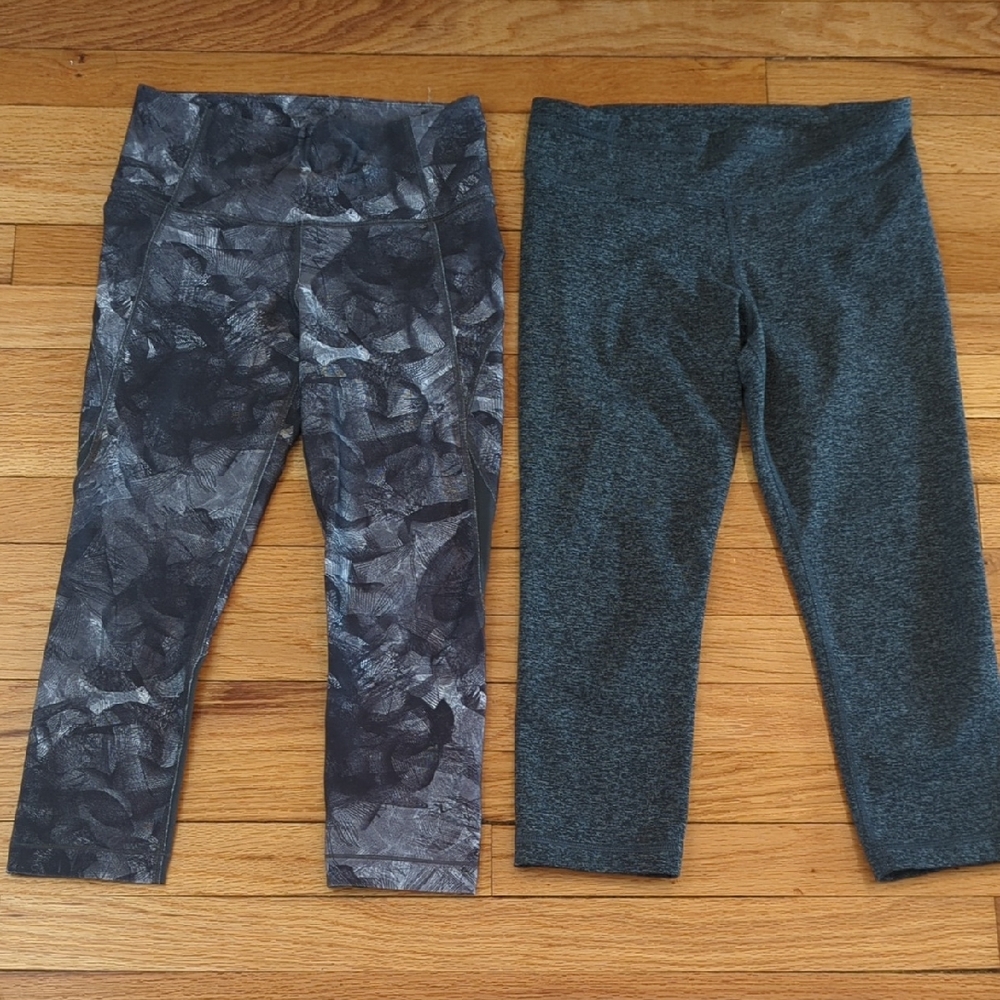 Two Under Armour Cropped Fitted Leggings